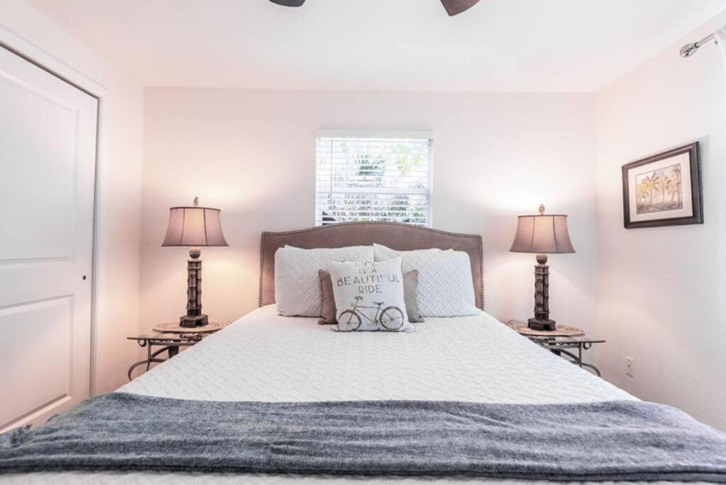 Your Tranquil Escape Is Found Directly On The Beach At The Serenity Beach Condo. Cayo Siesta Exterior foto