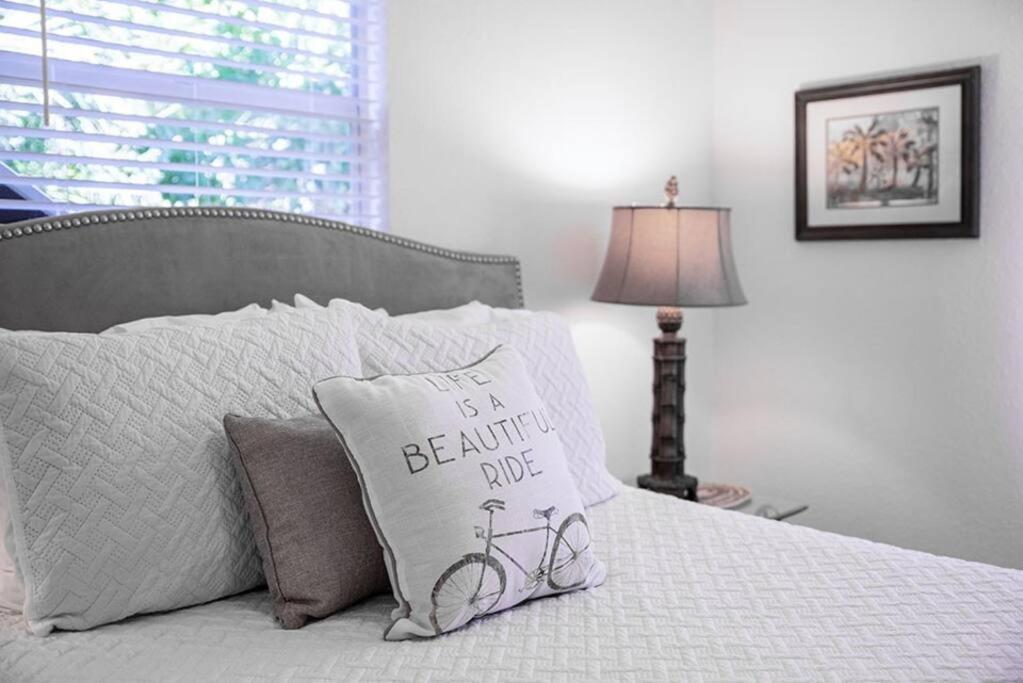 Your Tranquil Escape Is Found Directly On The Beach At The Serenity Beach Condo. Cayo Siesta Exterior foto