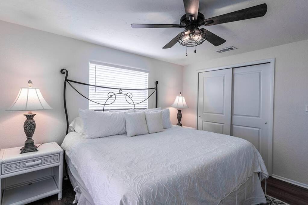 Your Tranquil Escape Is Found Directly On The Beach At The Serenity Beach Condo. Cayo Siesta Exterior foto