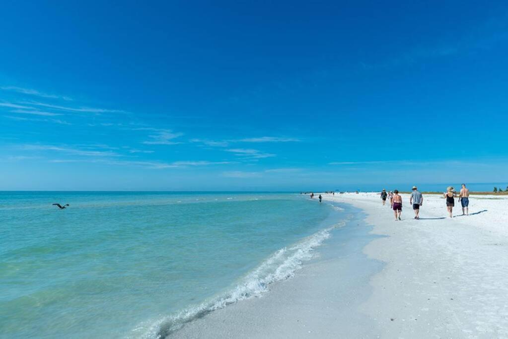 Your Tranquil Escape Is Found Directly On The Beach At The Serenity Beach Condo. Cayo Siesta Exterior foto